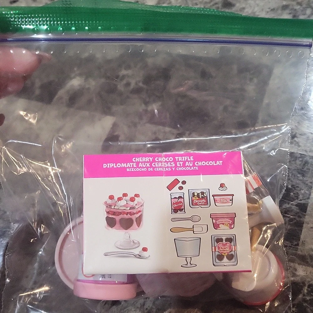 Miniverse Make It Mini Valentine's Cherry Choco Trifle